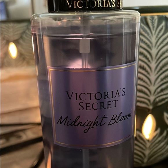 Victoria's Secret Midnight Bloom Fragrance Mist - Picture 5 of 8